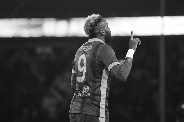 足球报：浙江队出于人道承担了布彭扎后事的相关费用