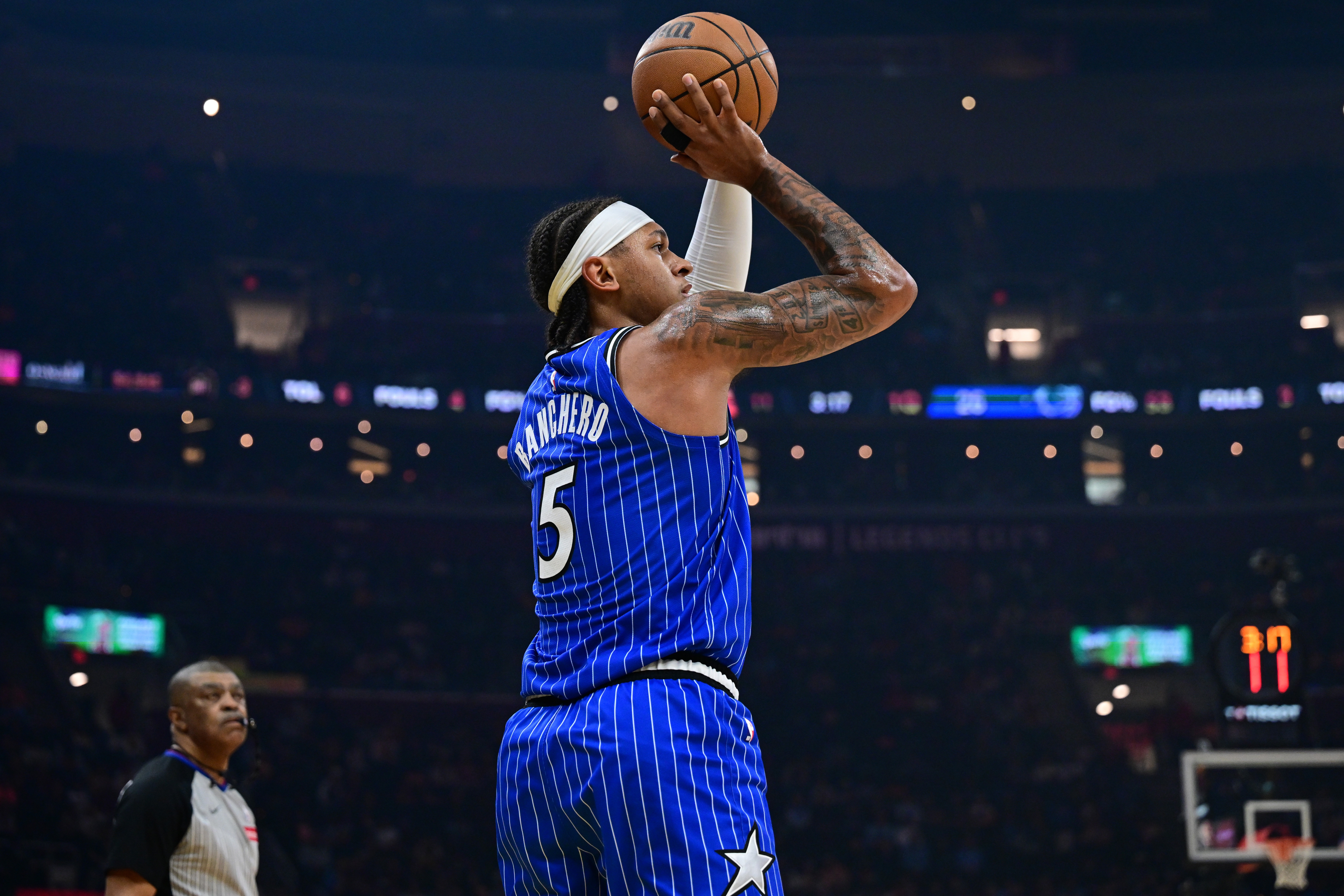 扛起球队！班凯罗近三战场均35分6.3板6助 命中率50/40/83%