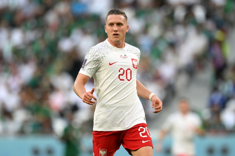 波兰主帅谈泽林斯基伤情：队医没说有严重的情况，可能是遭遇挫伤