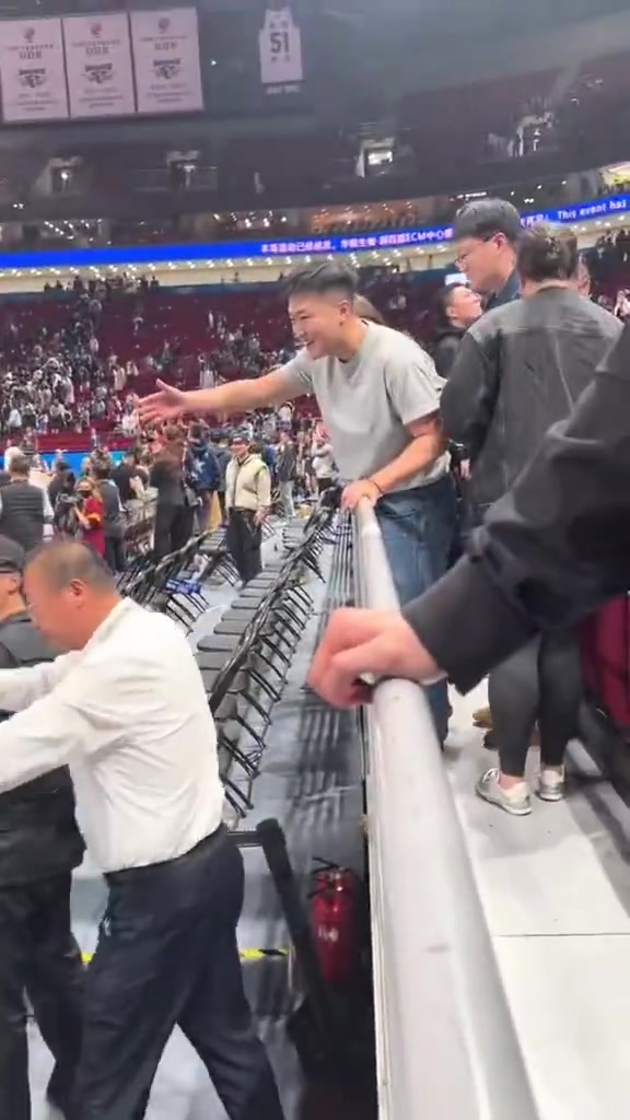 媒体人：五棵松安保是独立的 跟北京队没关系 记者都被无差别攻击